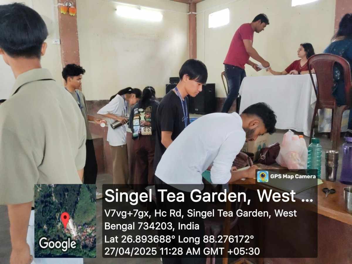 Volunteers Assisting Donors